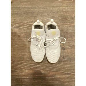 white nike sneakers size 8.5